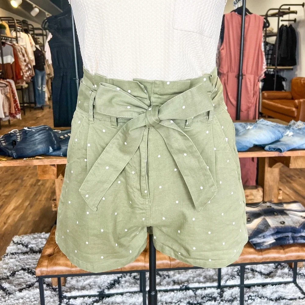 Nwt‎ High Waist Green Polka Dot paper bag Shorts